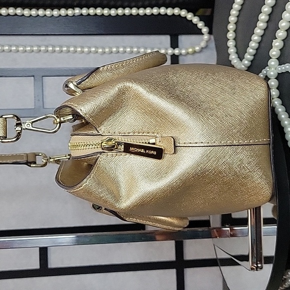 Michael Kors Metallic Golden Savannah Small Satchel with 🆕️MK Dust Bag - Picture 10 of 17